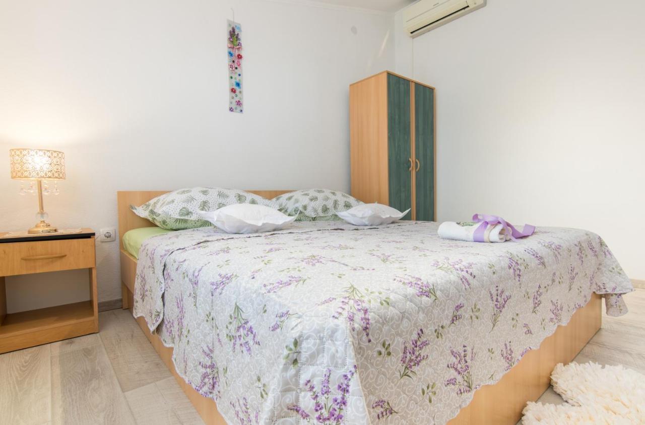 Laguna Apartment *
